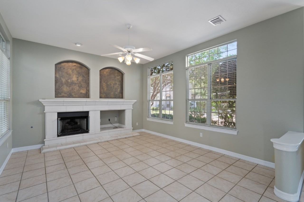 3906 Gaines Ct - Photo 5 of 33