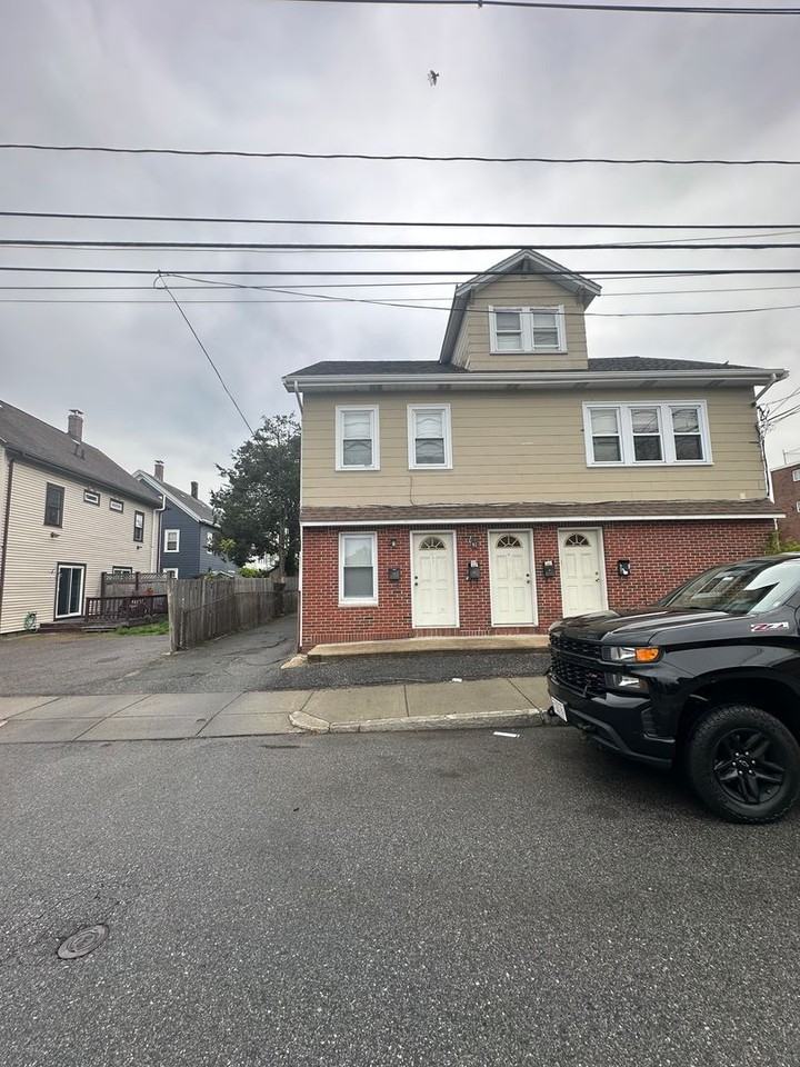 92 Waltham St - Photo 2 of 6