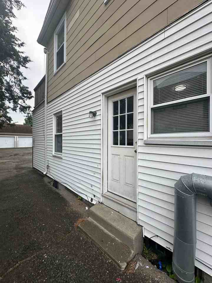 92 Waltham St - Photo 4 of 6