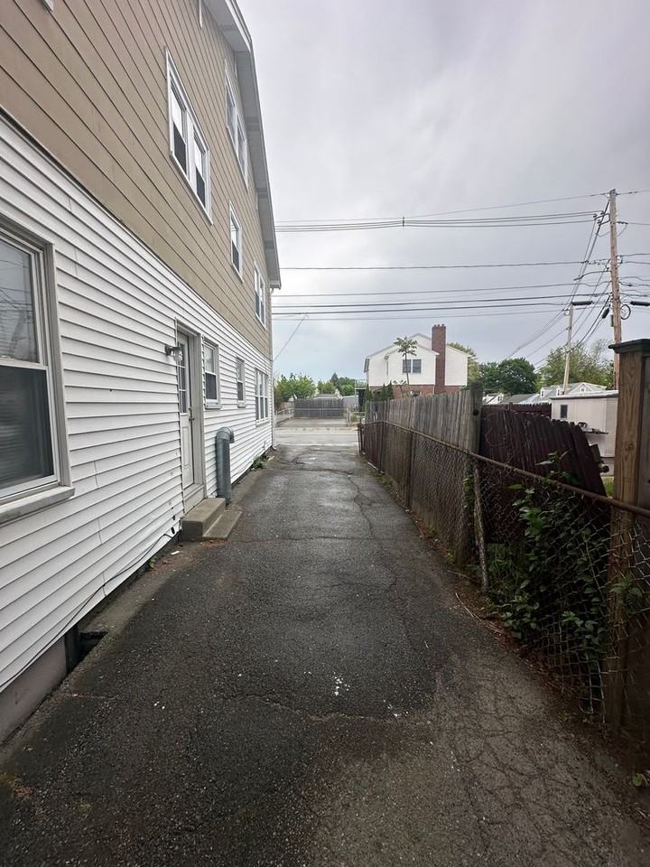 92 Waltham St - Photo 5 of 6