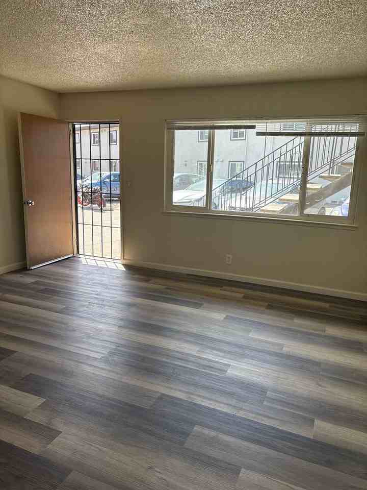 420 - 710 N 23rd - Photo 4 of 9
