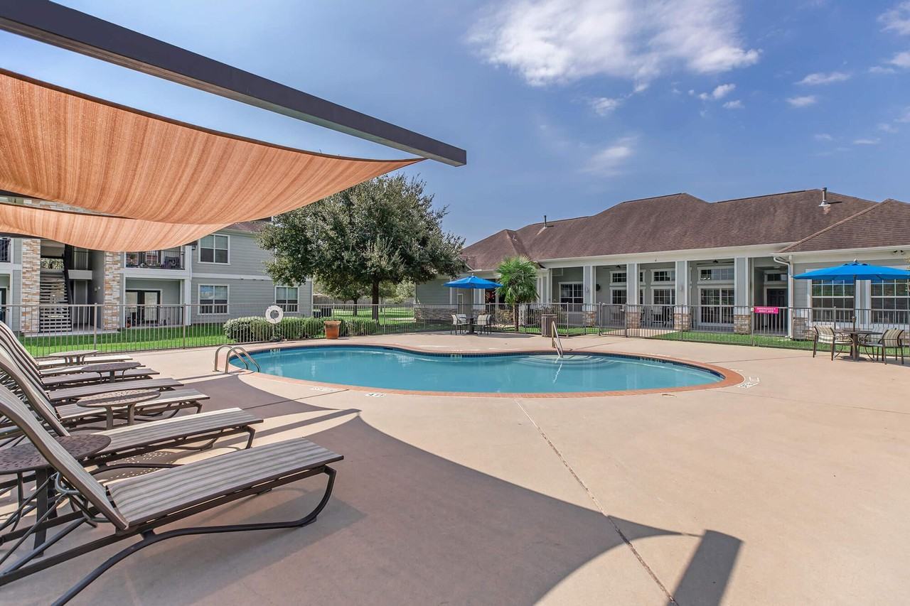 Pointe Royale Apartments - Photo 2 of 16