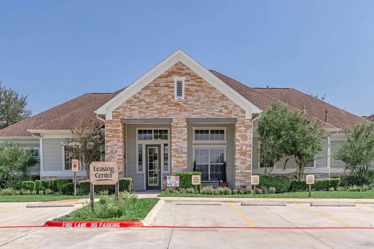 Pointe Royale Apartments - Photo 5 of 16