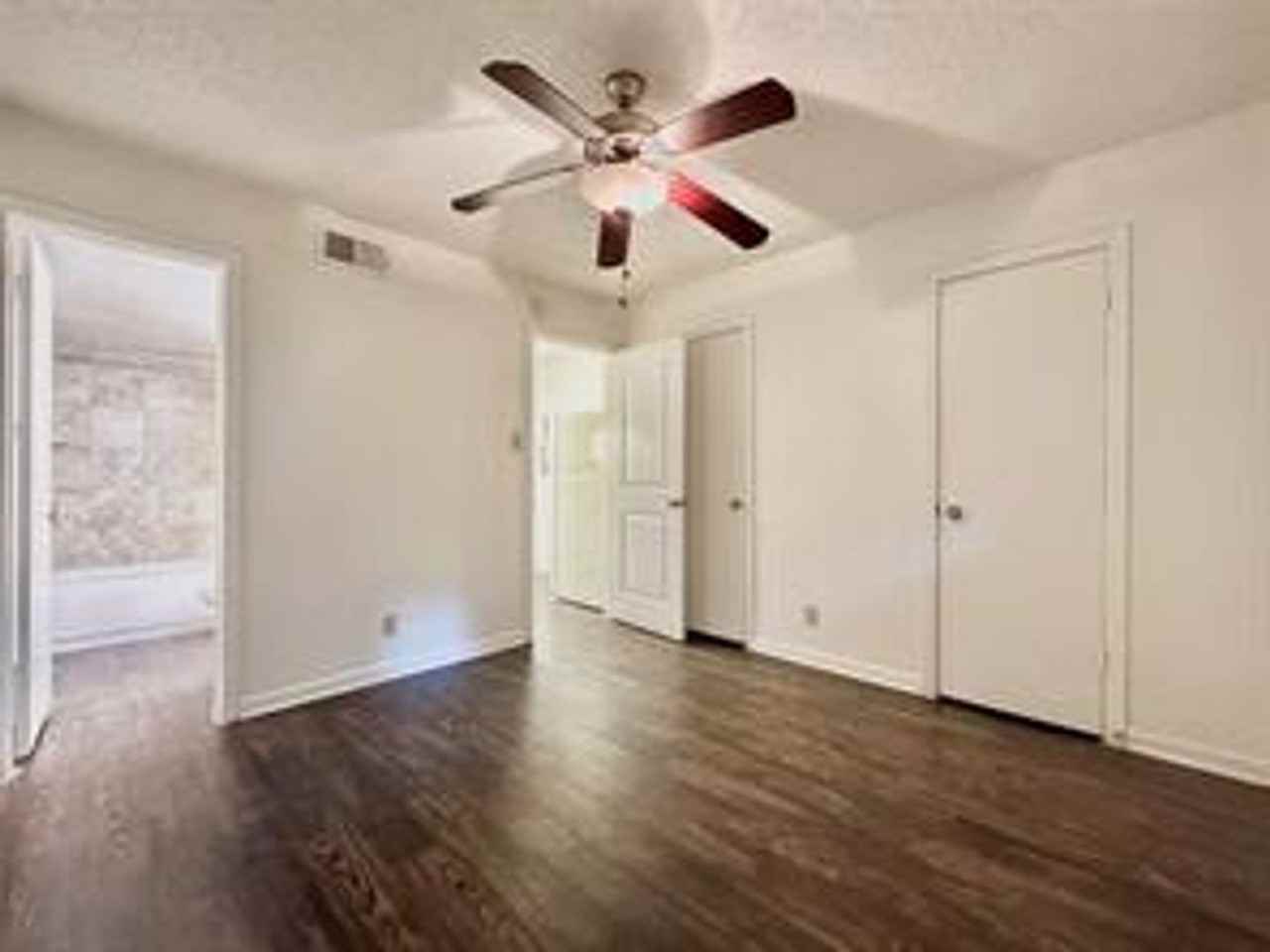 2808 Whitis Ave - Photo 4 of 7