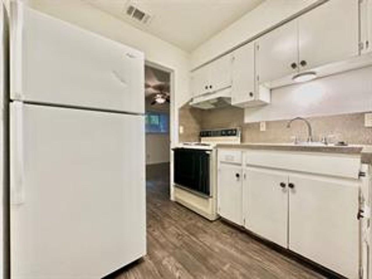 2808 Whitis Ave - Photo 5 of 7