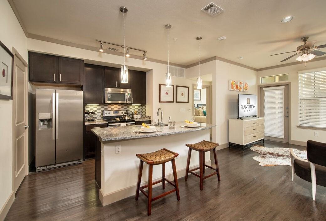 Plantation Park Apartments - Photo 2 of 18