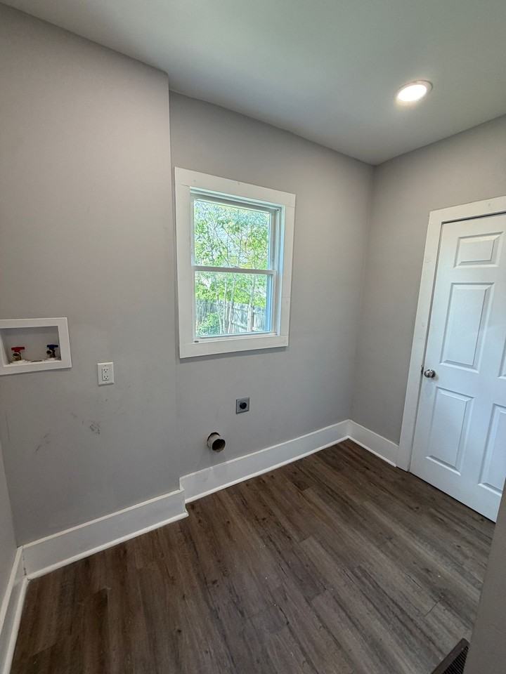 1249 Oakwood Ave - Photo 7 of 19