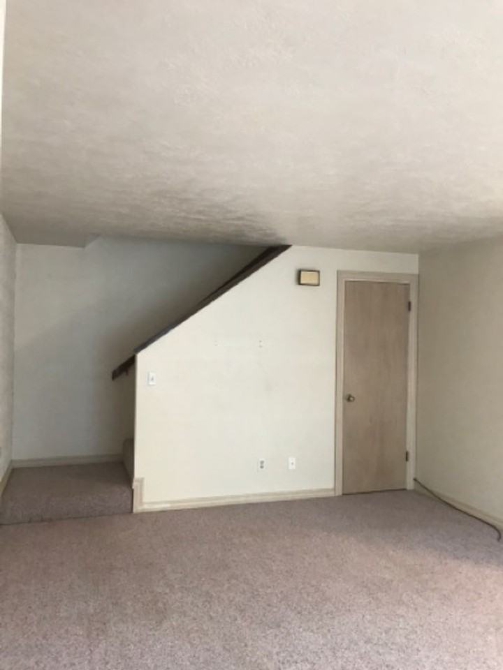 787 Meadows Dr #2 - Photo 2 of 10