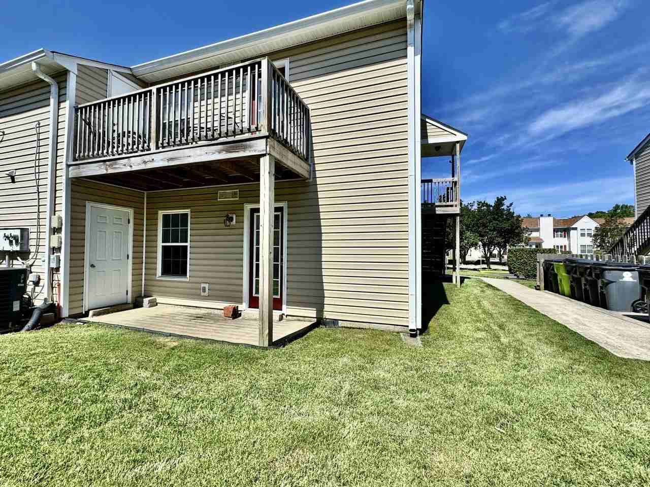1422 Deerpond Ln - Photo 2 of 36