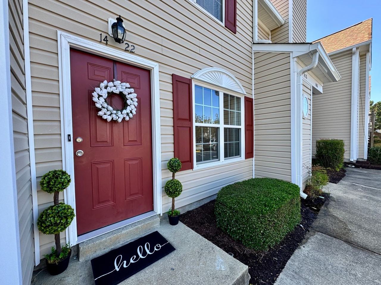 1422 Deerpond Ln - Photo 4 of 36