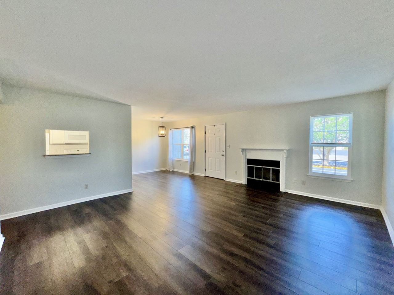 1422 Deerpond Ln - Photo 6 of 36