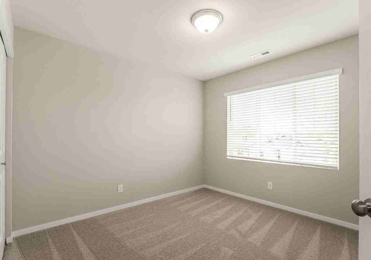 18747 108th Ave E - Photo 5 of 21