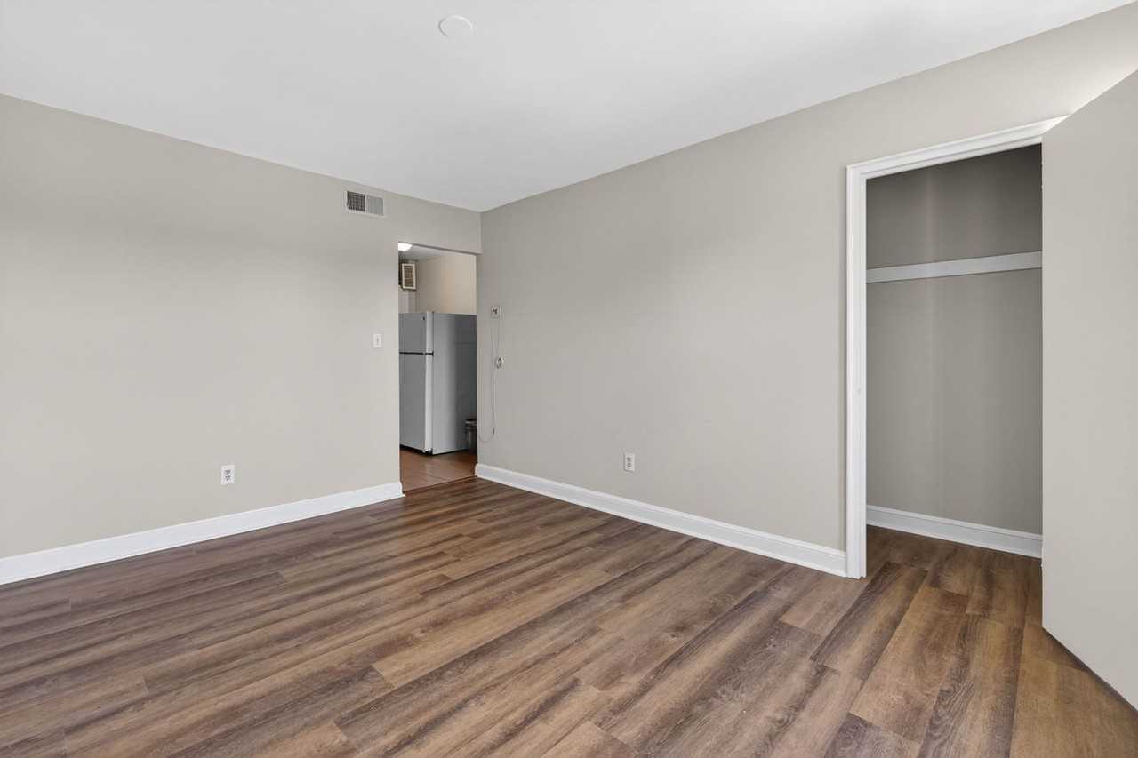 1714 Gales St Ne - Photo 6 of 19