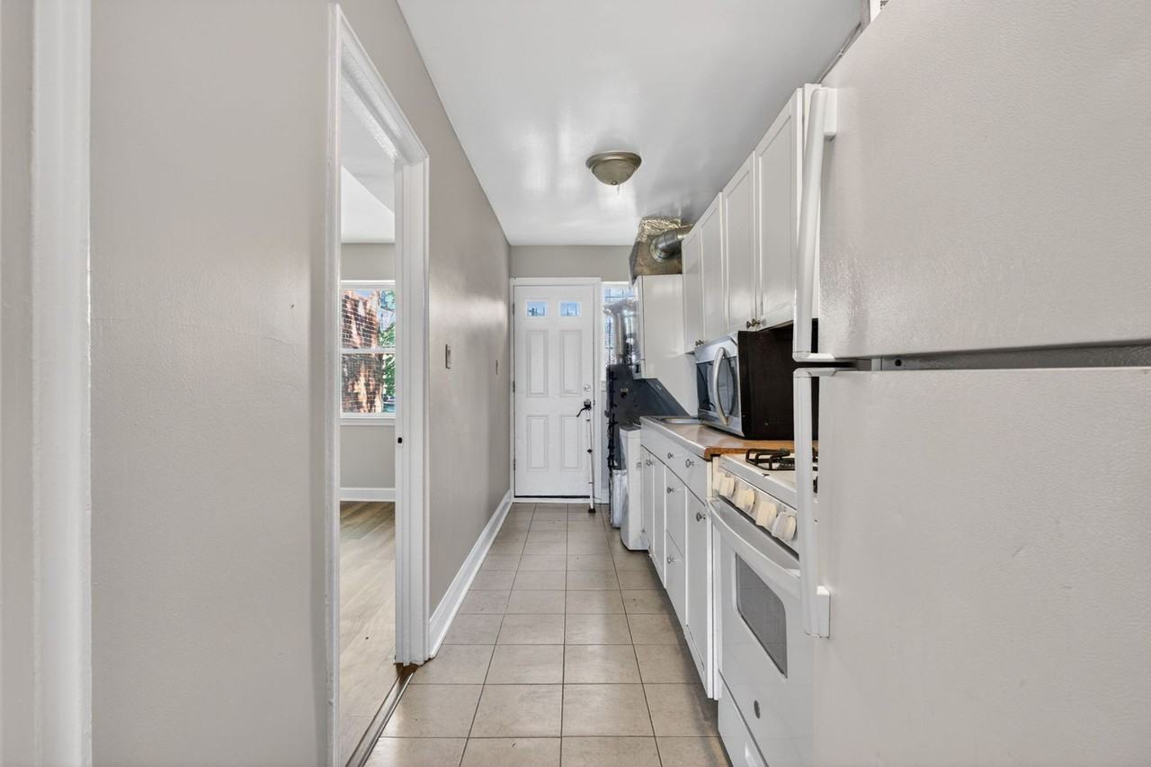 1714 Gales St Ne - Photo 3 of 19