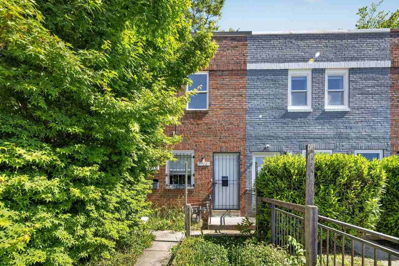 1714 Gales St Ne - Photo 2 of 19