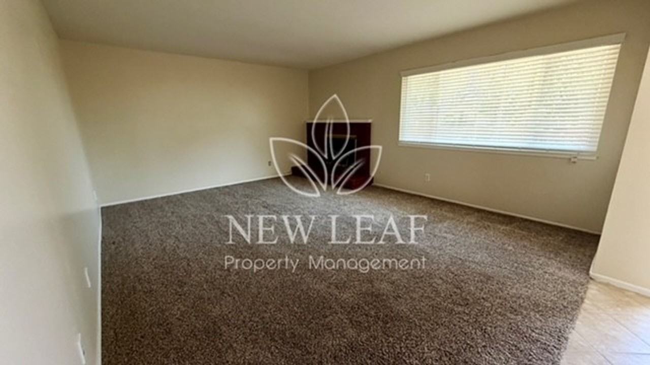2714 9th St - Photo 2 of 27