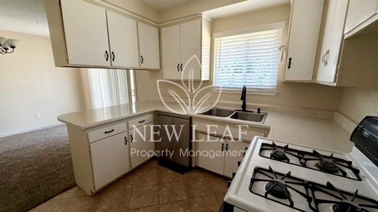 2714 9th St - Photo 3 of 27