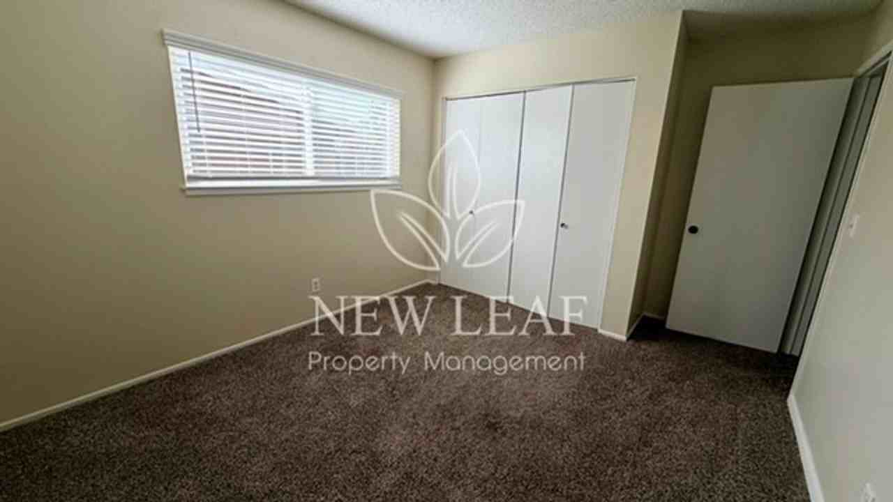 2714 9th St - Photo 4 of 27