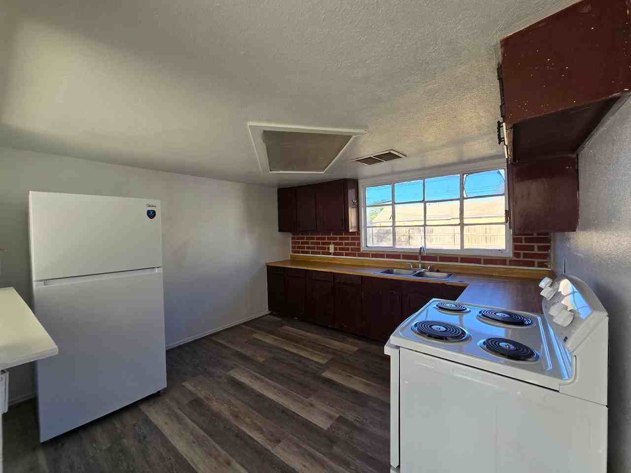 3012 Las Palomas Rd - Photo 3 of 11