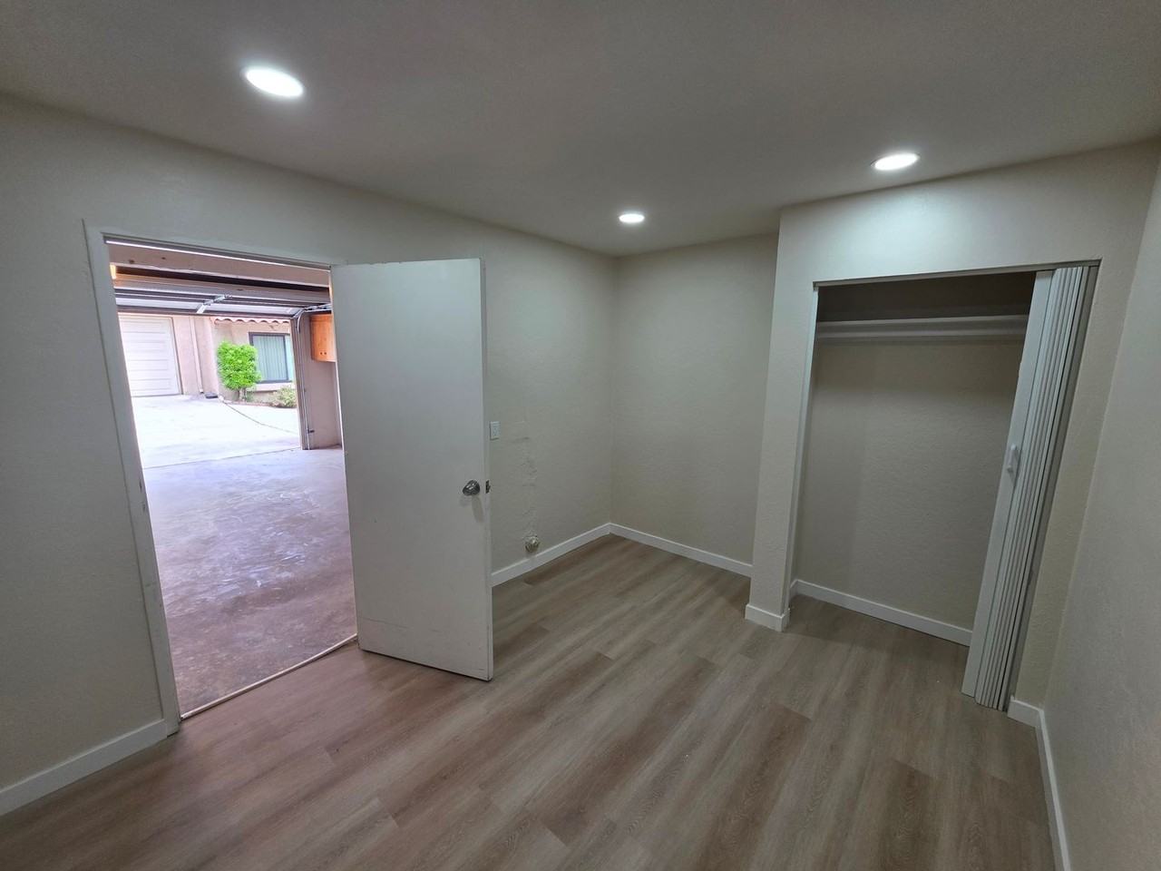 13987 Coteau Dr #10 - Photo 7 of 35
