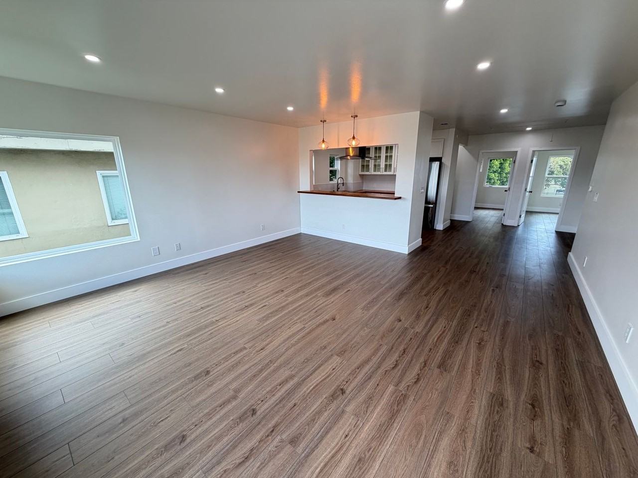 MERRITT AVE TRI-PLEX - Photo 4 of 19