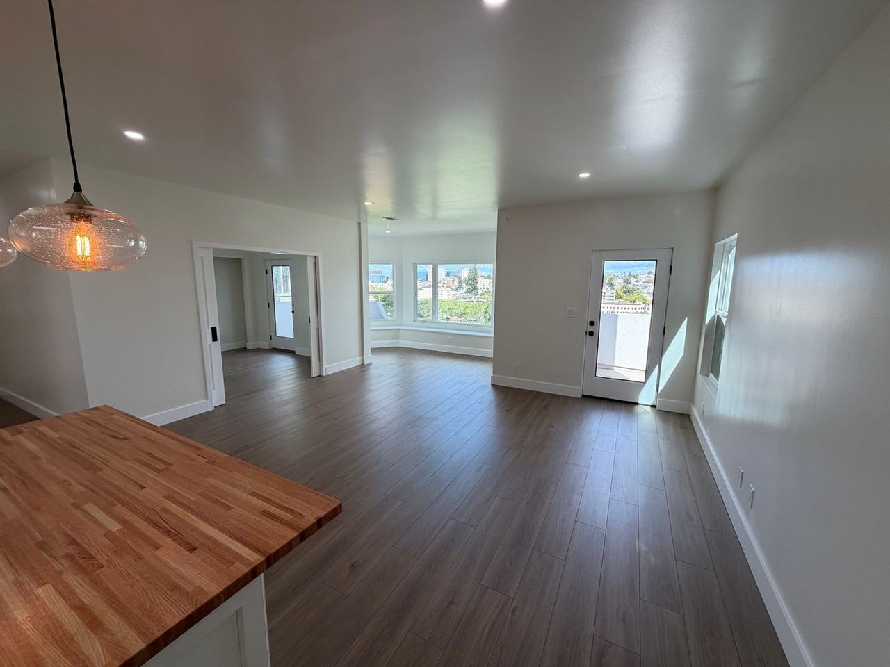 527 Merritt Ave - Photo 3 of 16