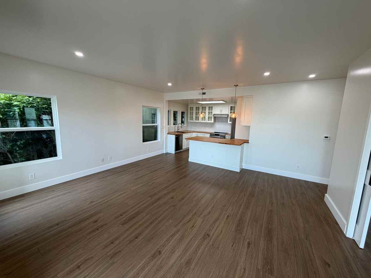 527 Merritt Ave - Photo 5 of 16