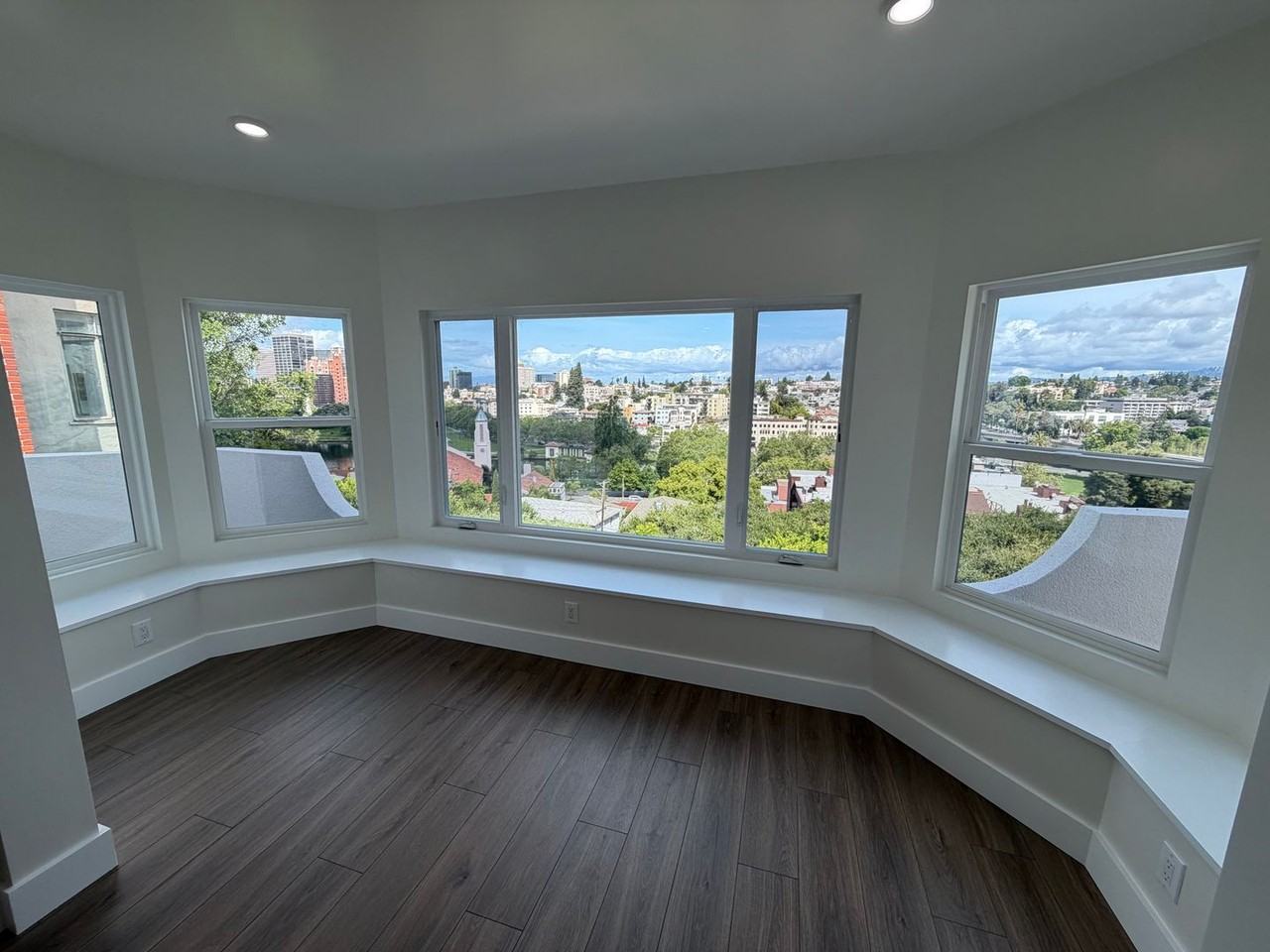527 Merritt Ave - Photo 6 of 16