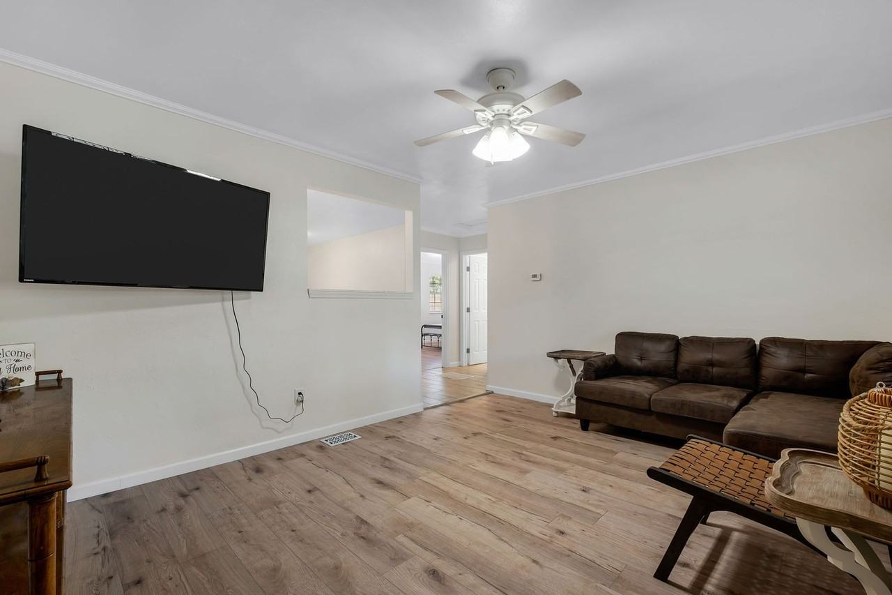 723 E Tennessee St - Photo 5 of 21