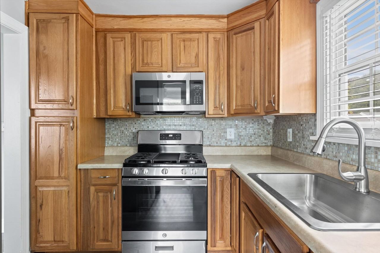 845 Norman Ave - Photo 3 of 28