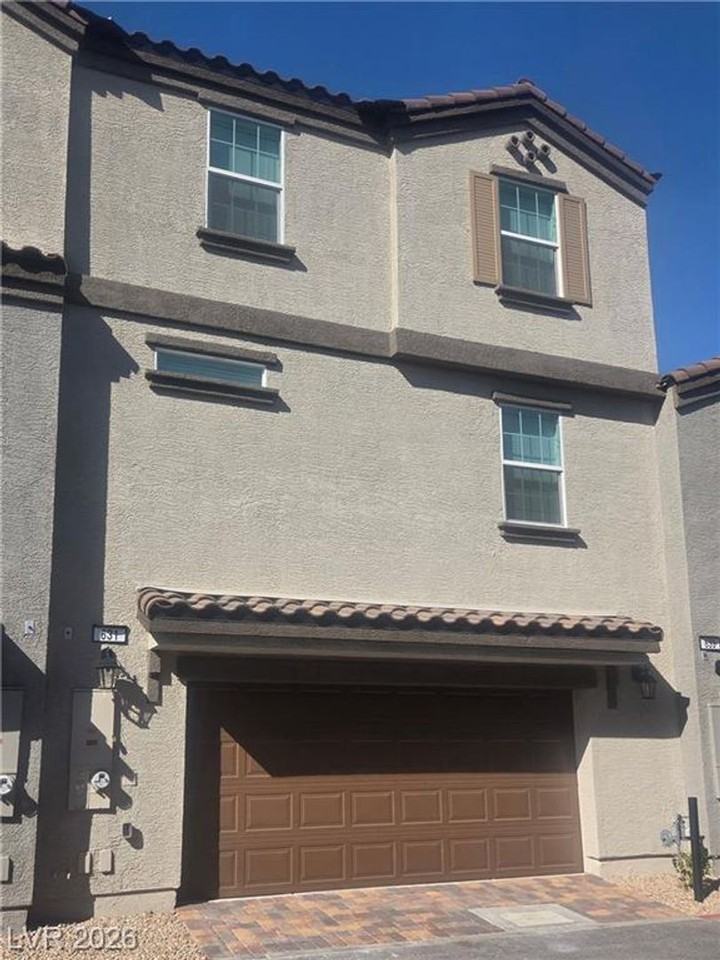 631 Bellus Pl - Photo 2 of 43