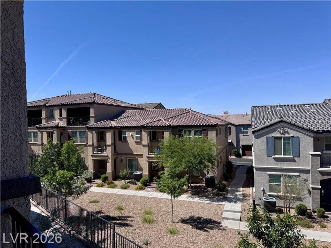 631 Bellus Pl - Photo 4 of 43