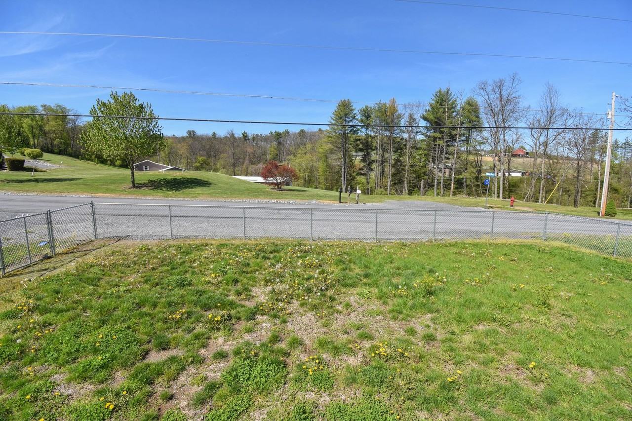 425 Cider Press Rd - Photo 2 of 33