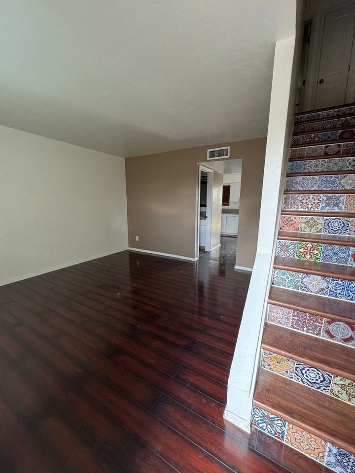 2813 N Mountain Ave - Photo 2 of 10