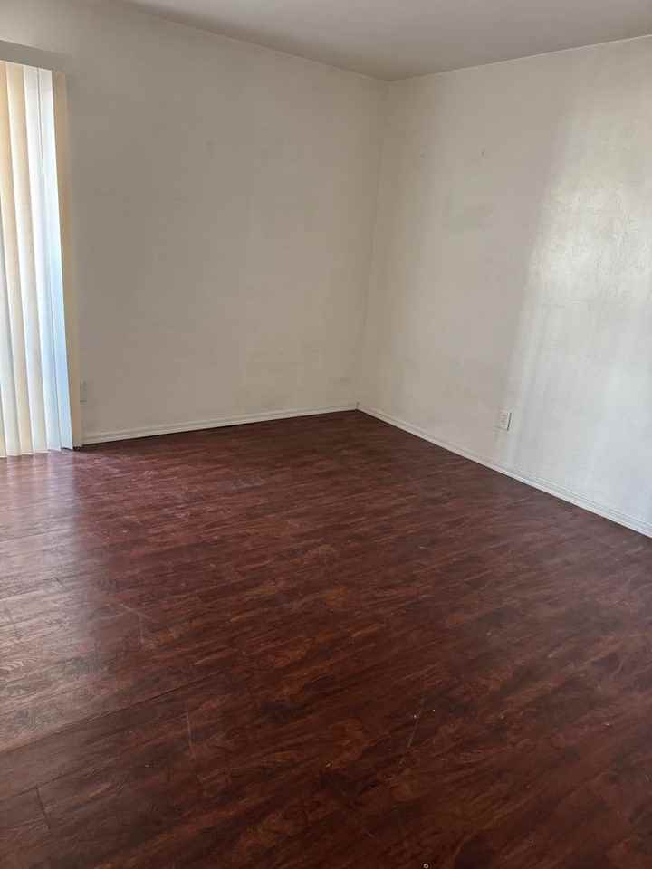 2813 N Mountain Ave - Photo 5 of 10