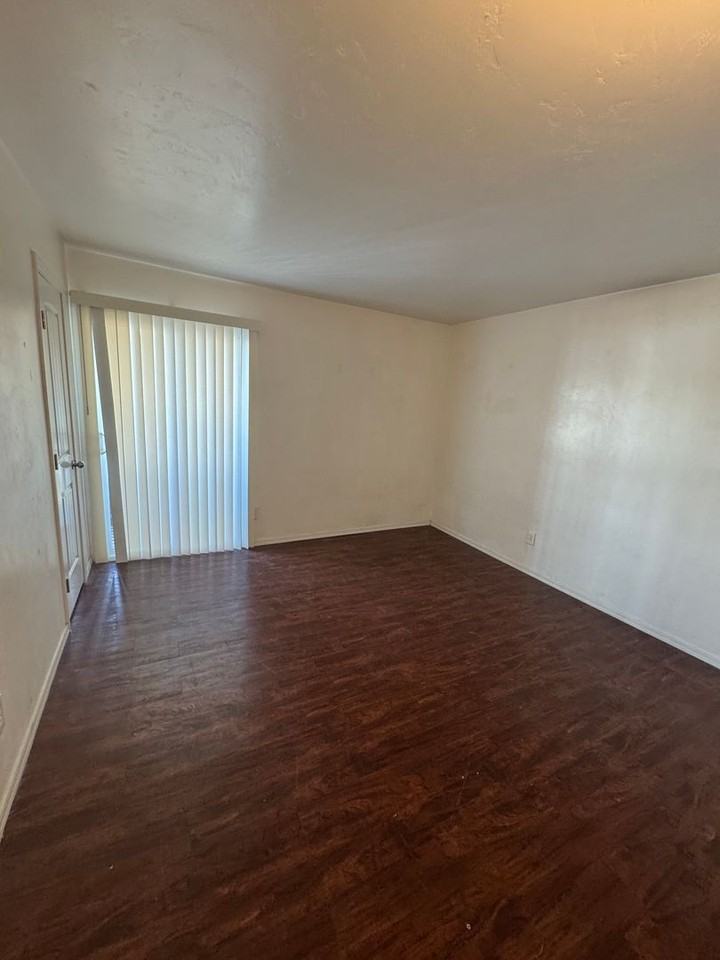 2813 N Mountain Ave - Photo 6 of 10