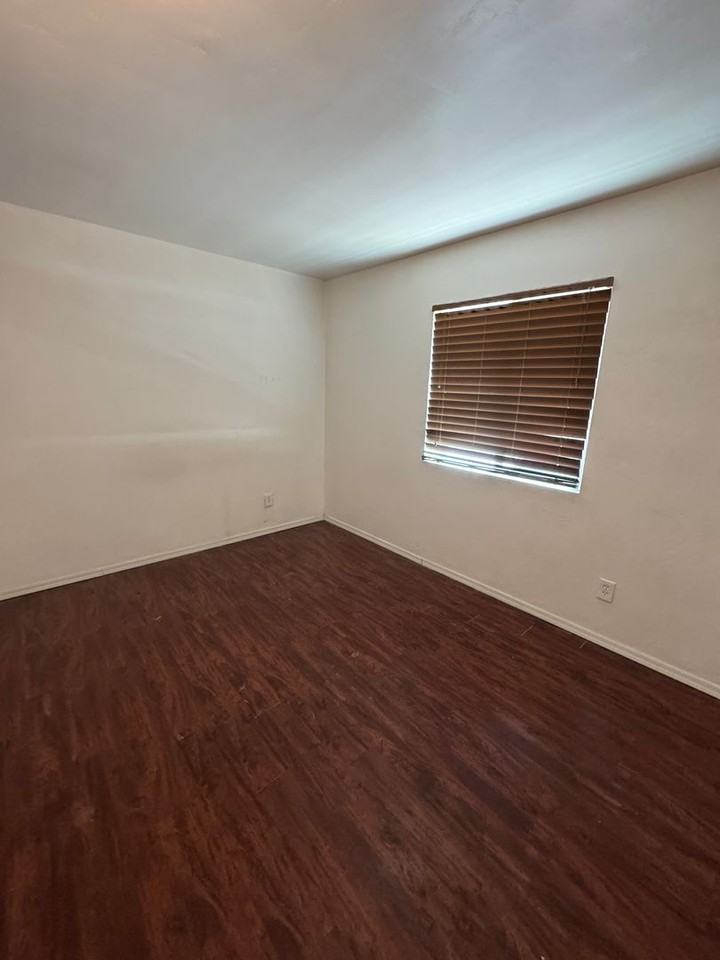 2813 N Mountain Ave - Photo 7 of 10