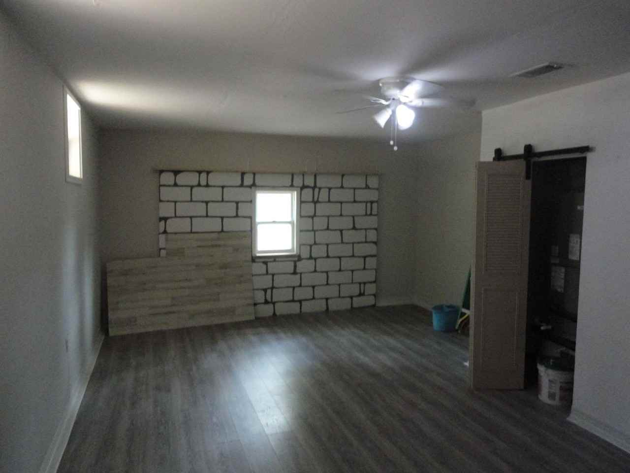 1334 Ne 1st Ave - Photo 4 of 13