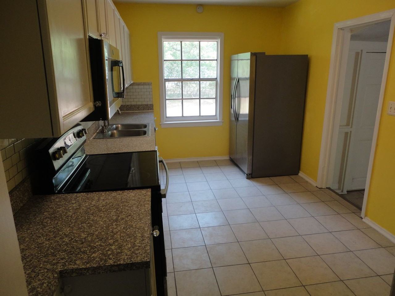 1334 Ne 1st Ave - Photo 5 of 13