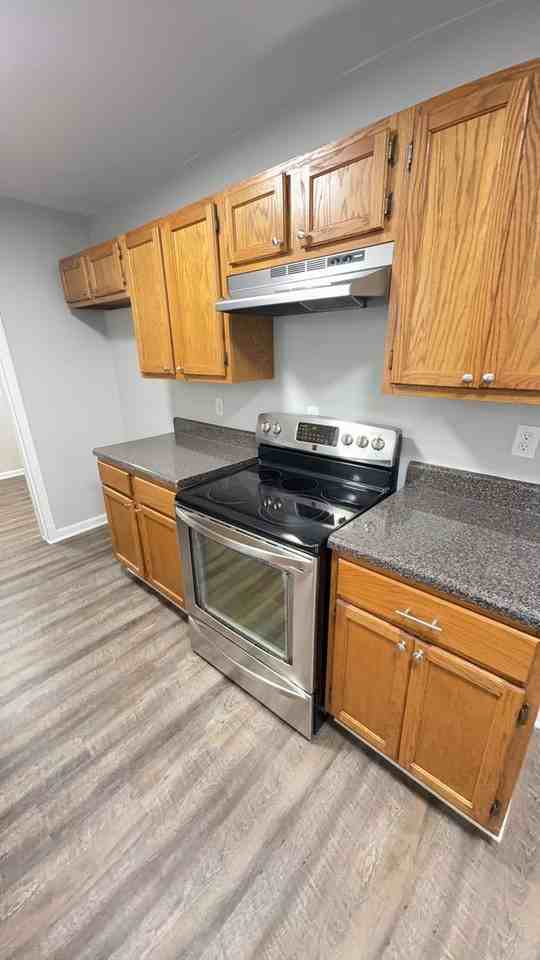 1732 Colebrook Ave - Photo 5 of 15