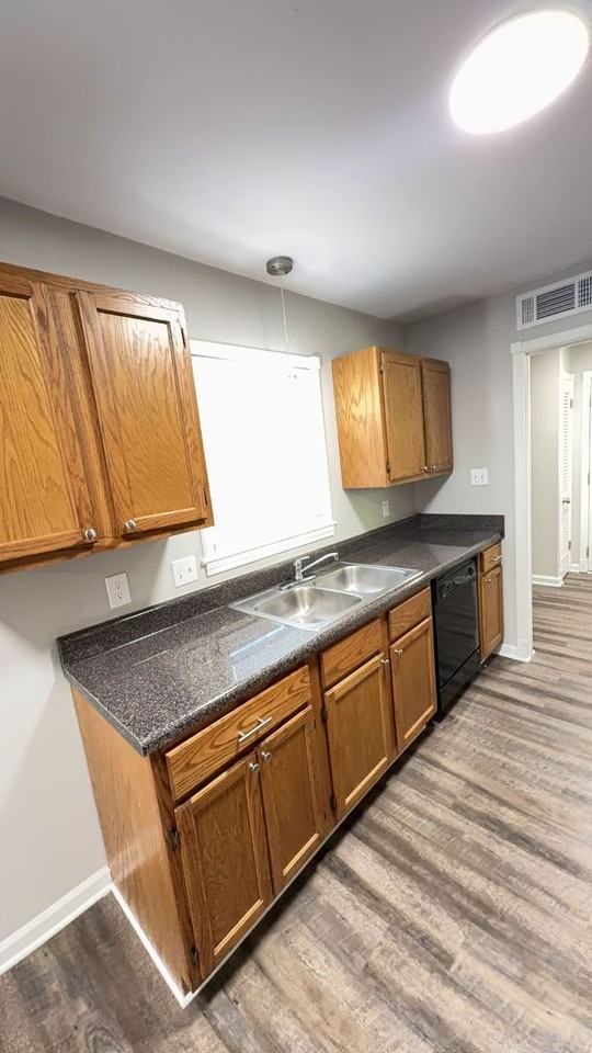 1732 Colebrook Ave - Photo 6 of 15
