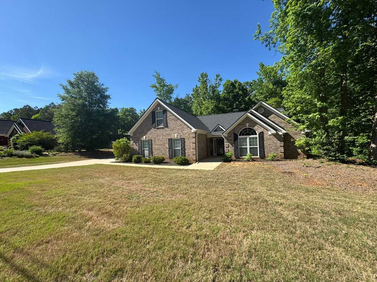 665 Club Dr - Photo 2 of 21