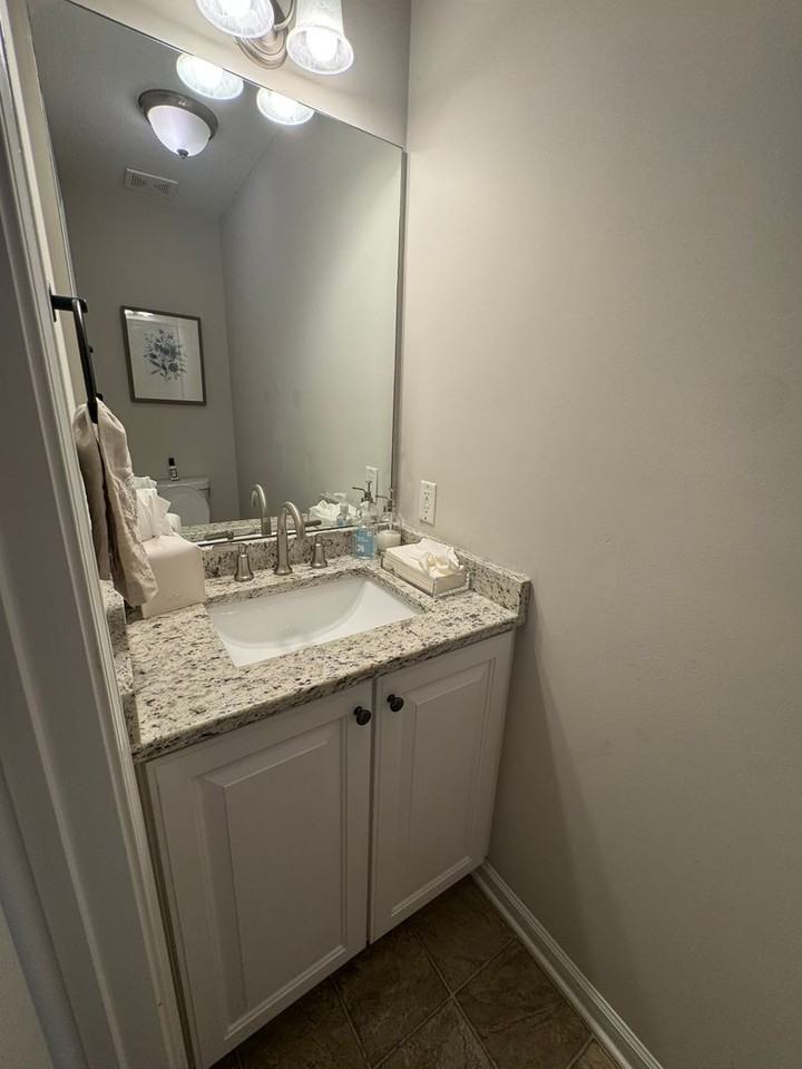 665 Club Dr - Photo 4 of 21