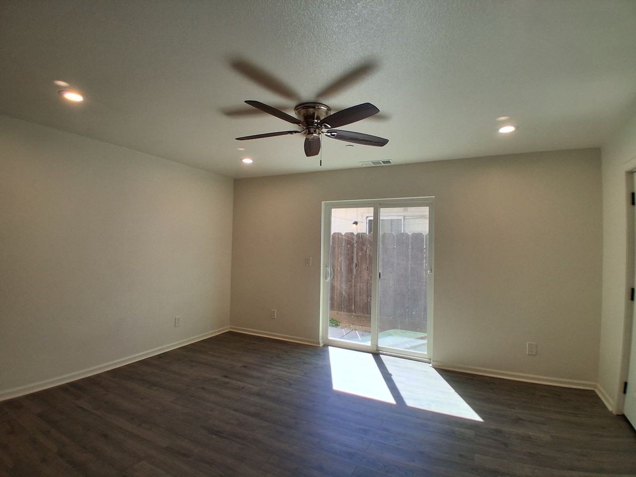3016 Lake Park Ct - Photo 3 of 22