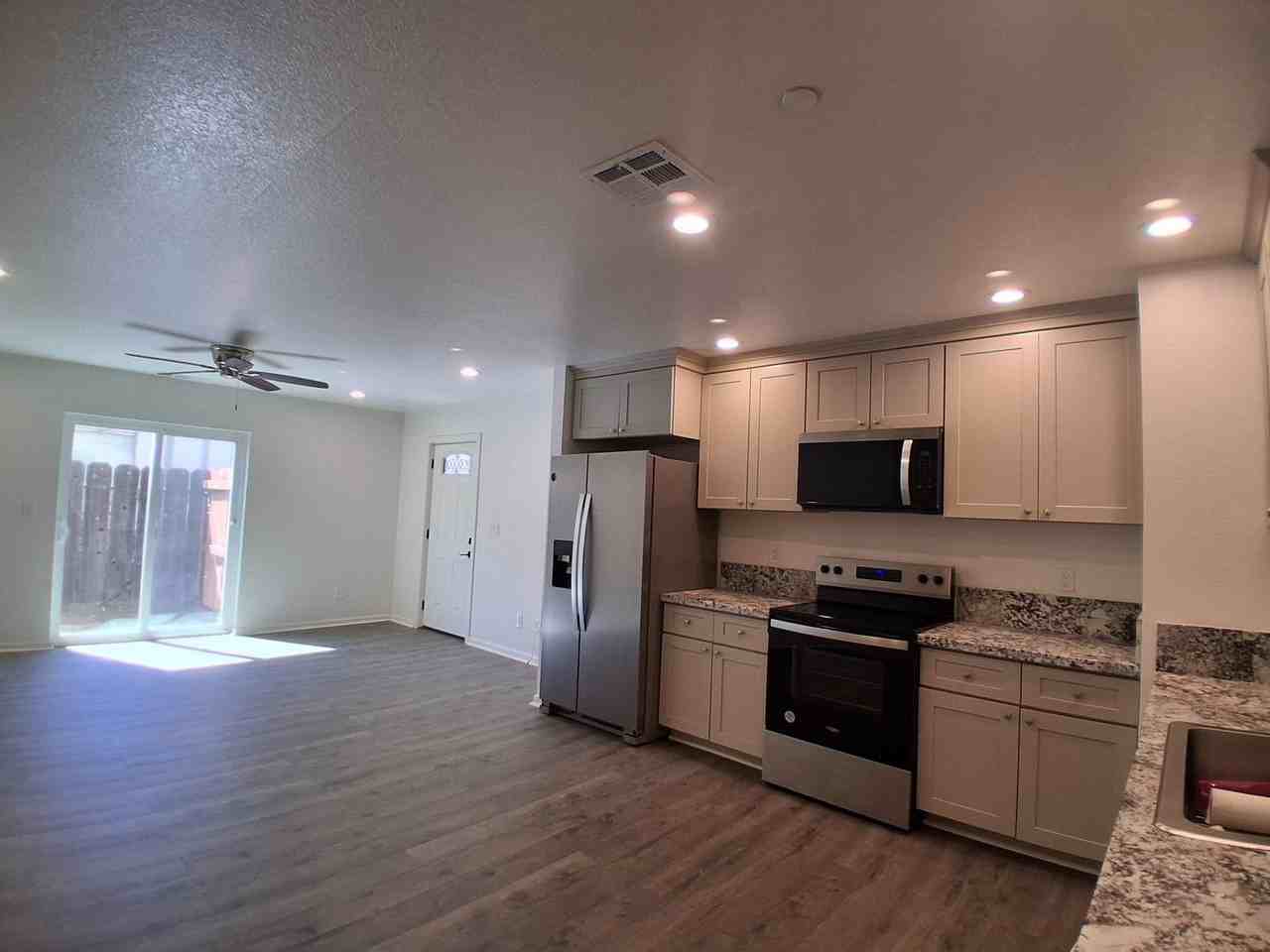 3016 Lake Park Ct - Photo 7 of 22