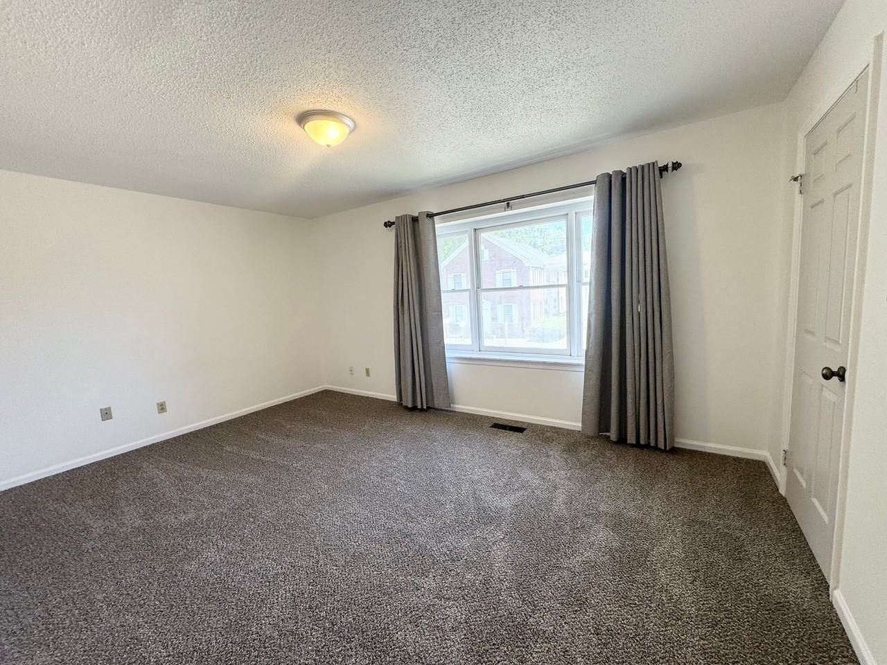 203 Persse St #5 - Photo 3 of 10