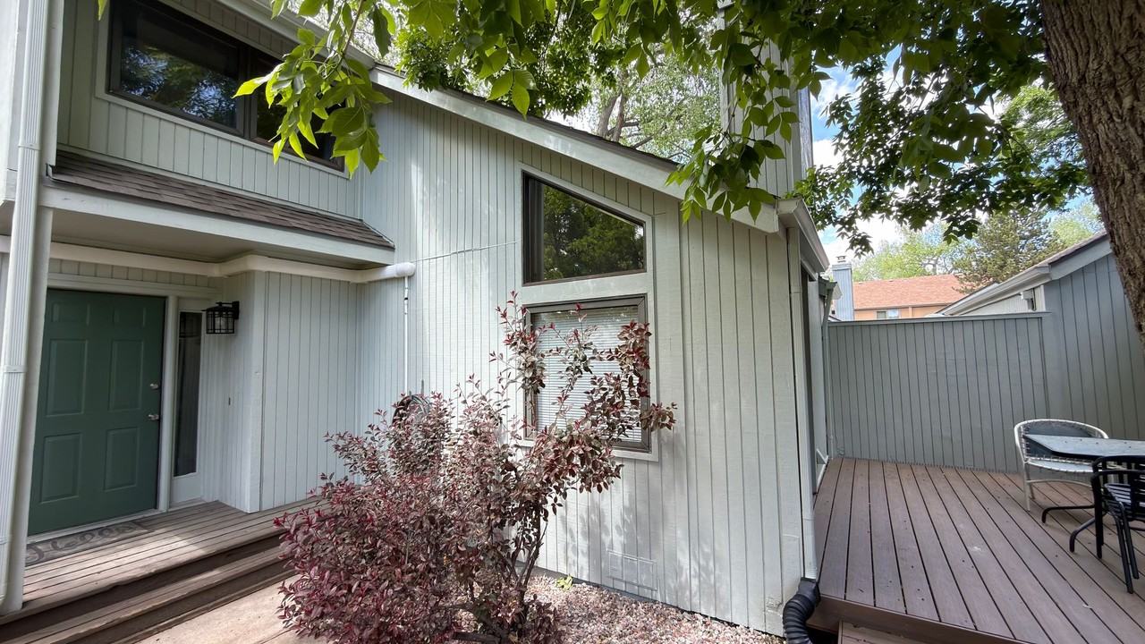 1037 Driftwood Dr - Photo 3 of 23