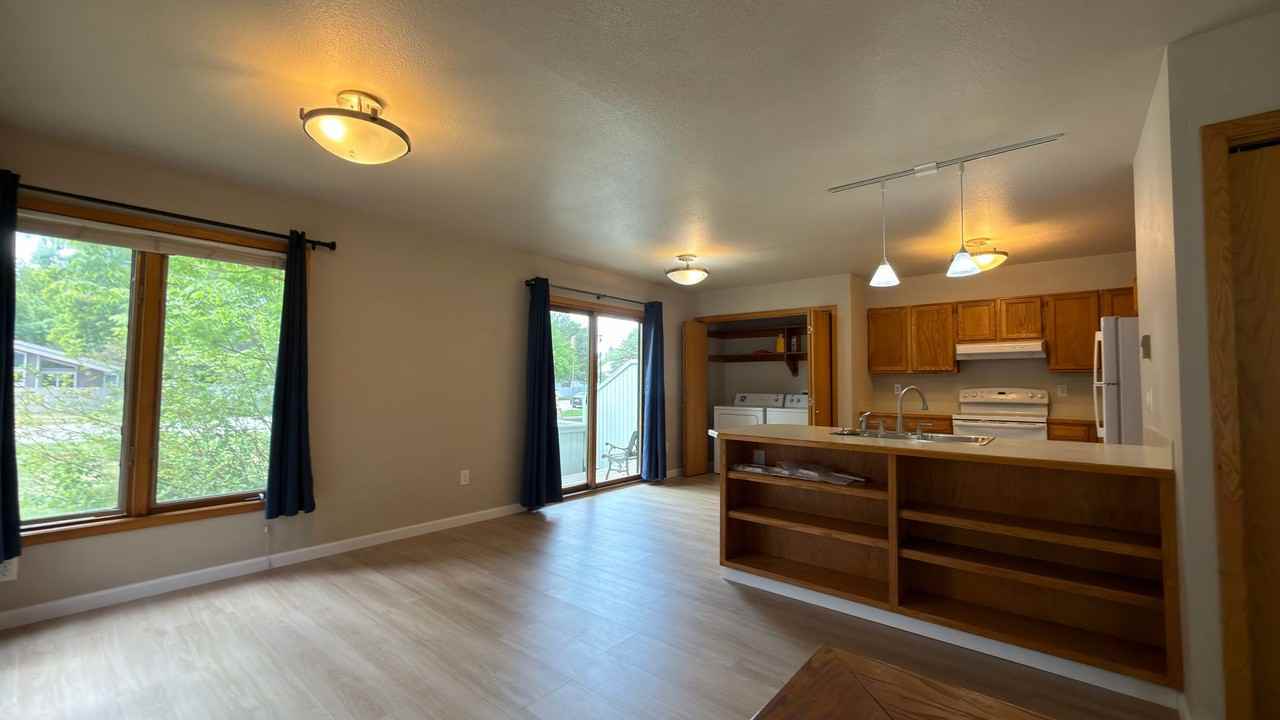 1037 Driftwood Dr - Photo 5 of 23