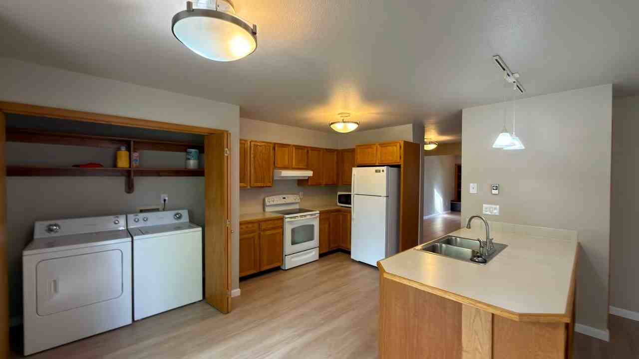 1037 Driftwood Dr - Photo 7 of 23