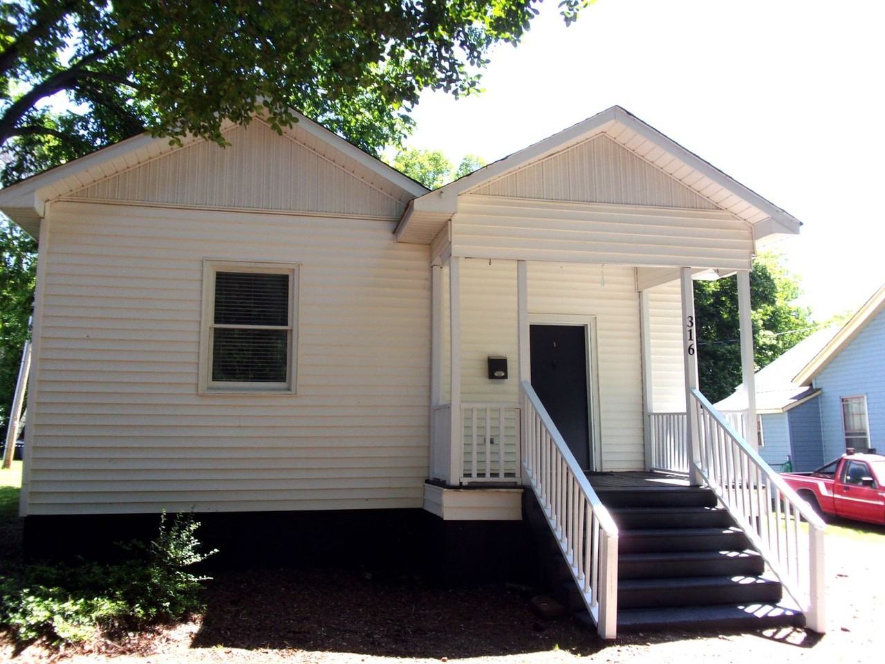 316 Piedmont St - Photo 2 of 18